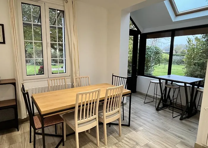 Holiday home Six Hetres *